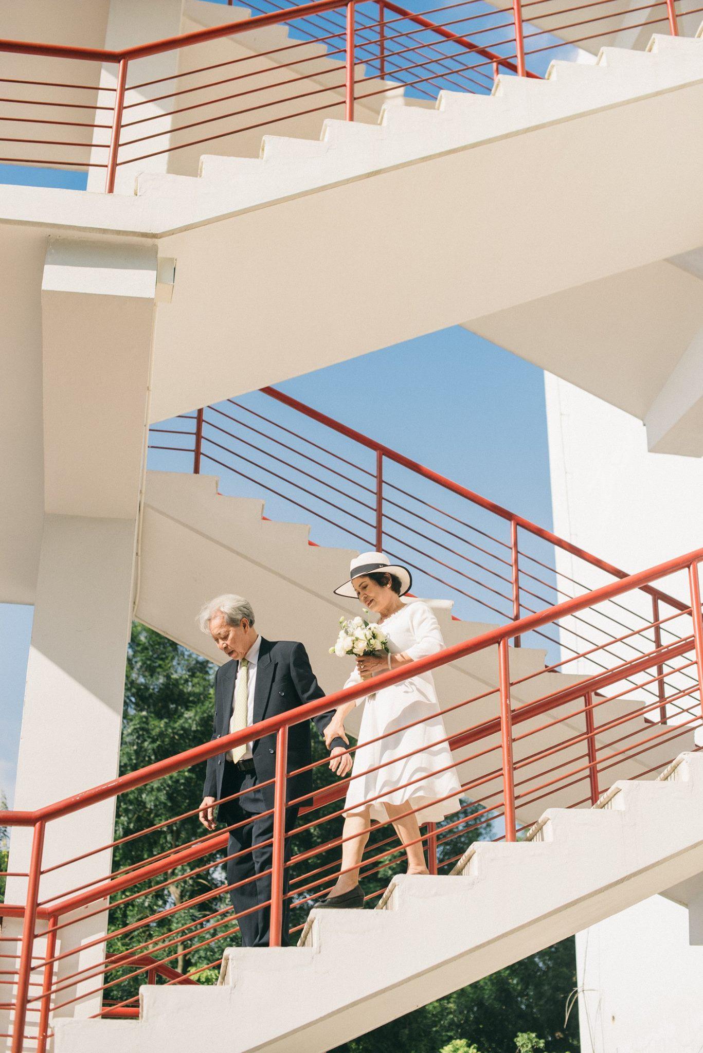 Bộ ảnh cưới đầu tiên sau 45 năm kết hôn và chia sẻ xúc động của con trai cho bố mẹ-3