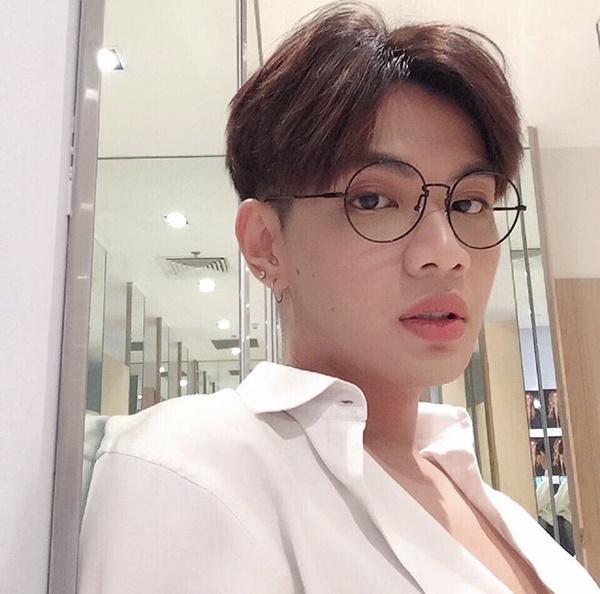 Lên màu son quá đẹp, Đào Bá Lộc trở thành người sở hữu đôi môi khiến chị em ghen tỵ-2