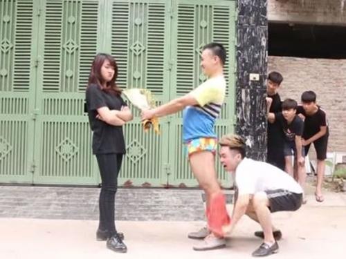 Chỉ có đám bạn thân mới dám 'khốn nạn' như thế này