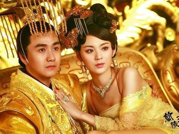 Nàng phi xảo trá có làn da tỏa hương hoa, bị Hoàng đế ép làm chiến lợi phẩm cho bao người chiêm ngưỡng-3