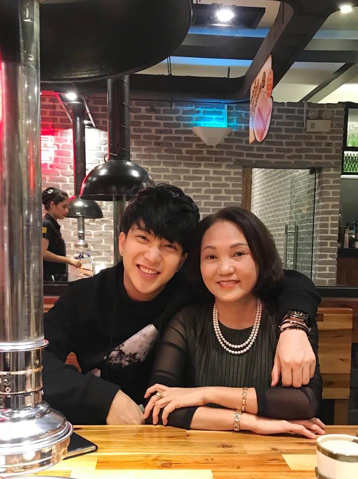 Hot girl - hot boy Việt 6/11: Phương Ly khiến fan bật cười với màn ăn mừng MV triệu view không giống ai-4