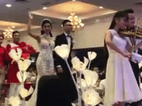 'Hot girl tuyệt tình cốc' Nga Tây xinh đẹp dù đang mang bầu sánh bước bên chồng trong ngày cưới