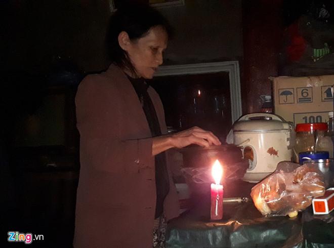 Kinh thành Huế bị ngập sâu, người dân trắng đêm canh lũ-3