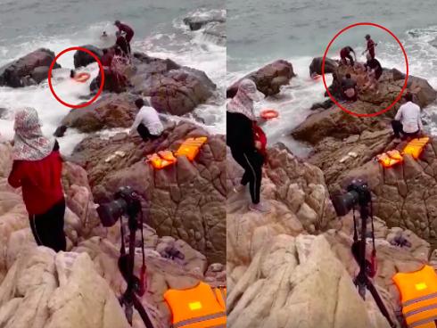 Người dân Quảng Nam đứng trên nóc nhà tiếp tế mì tôm cho nhau giữa ngày bão-1