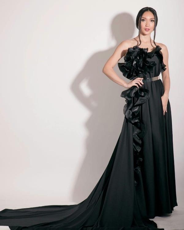 Chẳng những già và kém sắc, gu thời trang của Hoa hậu Trái đất 2017 cũng khiến người ta giật mình-4