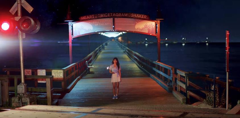 Fan phát hiện trứng phục sinh trong MV mới của TWICE-3