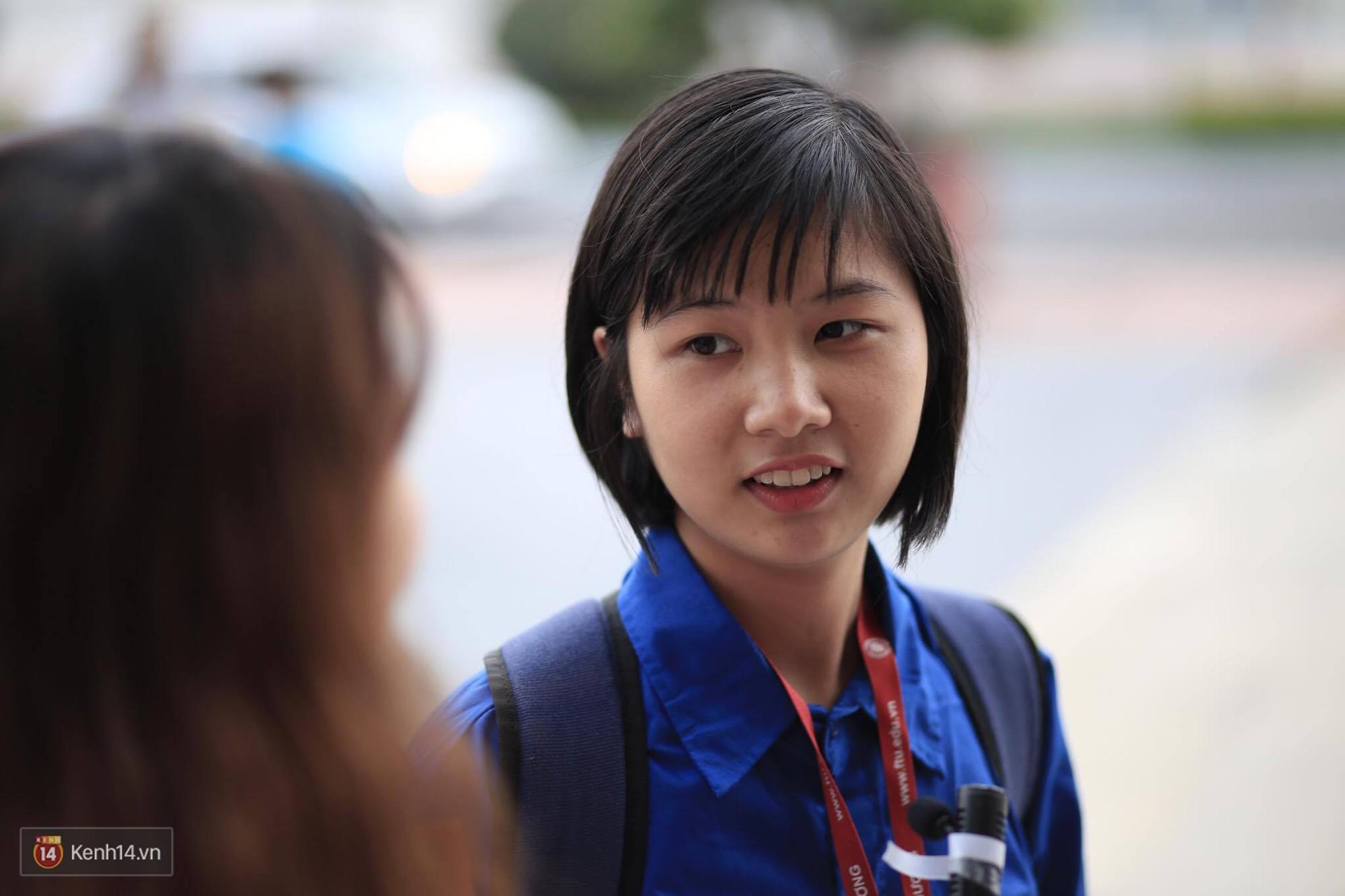 Hàng ngàn bạn trẻ xếp hàng từ sớm chờ buổi trò chuyện với tỷ phú Jack Ma tại Hà Nội-4