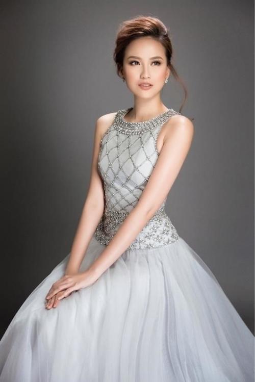 Hoa hậu Khánh Ngân không thua kém khi diện lại trang phục của đàn chị Đặng Thu Thảo-2