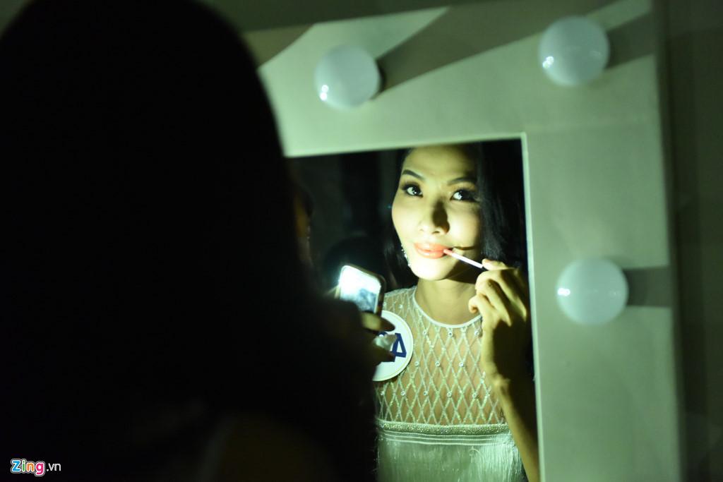 Hoa hậu Hoàn vũ thiệt hại bao nhiêu nếu hủy đêm bán kết?-1