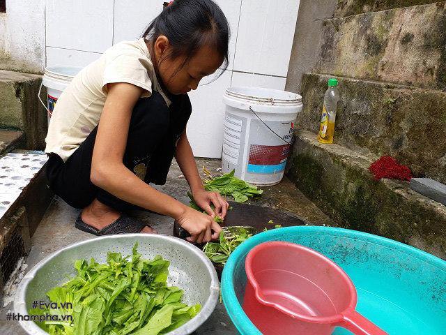 Cảm động cảnh chị 10 tuổi chăm sóc đàn em trong gia đình mẹ 29 tuổi sinh 8 con-11