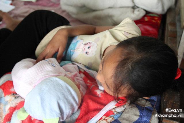 Cảm động cảnh chị 10 tuổi chăm sóc đàn em trong gia đình mẹ 29 tuổi sinh 8 con-19