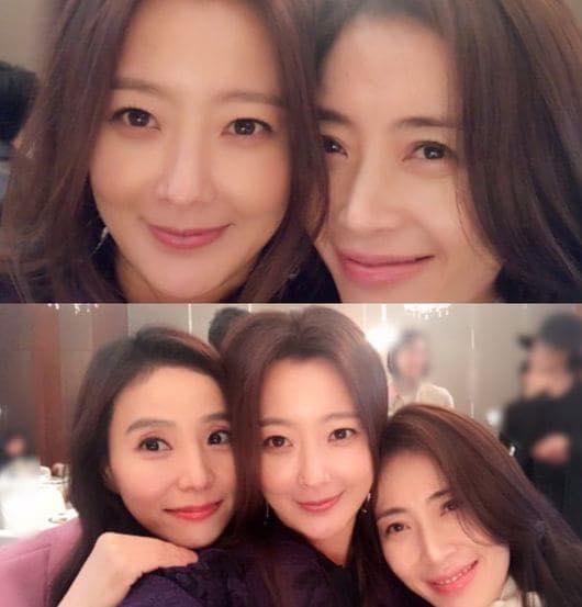 Sao Hàn 7/11: Kim Hee Sun khoe ảnh tuổi 40 mà ngỡ như trẻ thơ tại đám cưới Song - Song-1