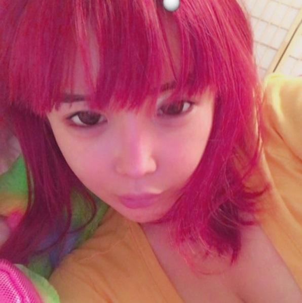 Sao Hàn 7/11: Kim Hee Sun khoe ảnh tuổi 40 mà ngỡ như trẻ thơ tại đám cưới Song - Song-9