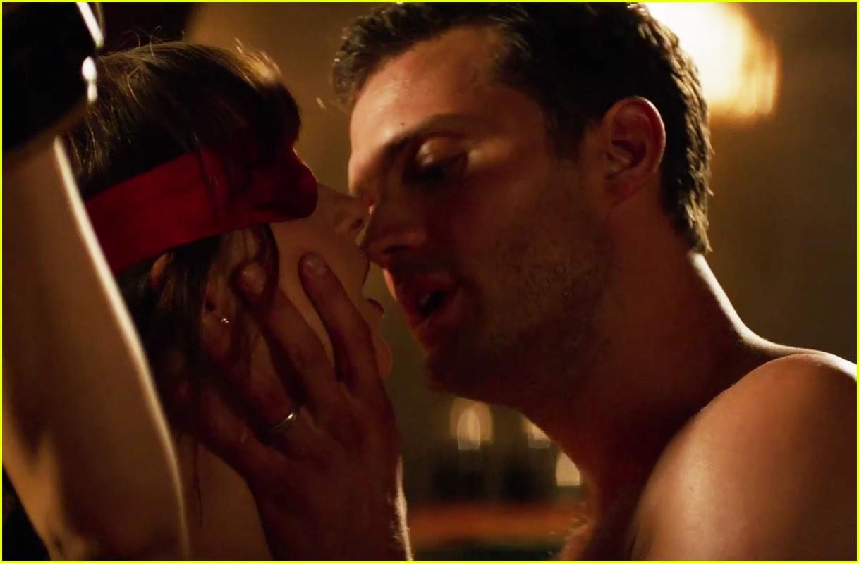 Cư dân mạng phát sốt với loạt cảnh nóng trong phần cuối 50 sắc thái-6