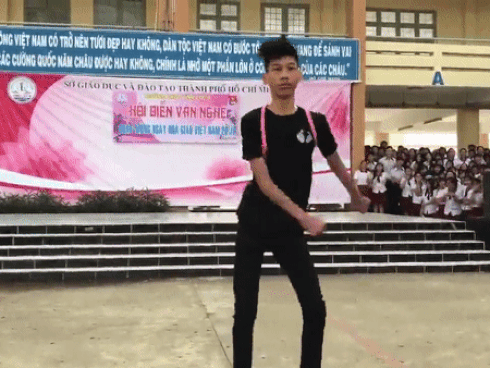 Nam sinh Việt gây bão khi cover 'điệu nhảy đeo cặp' cực siêu