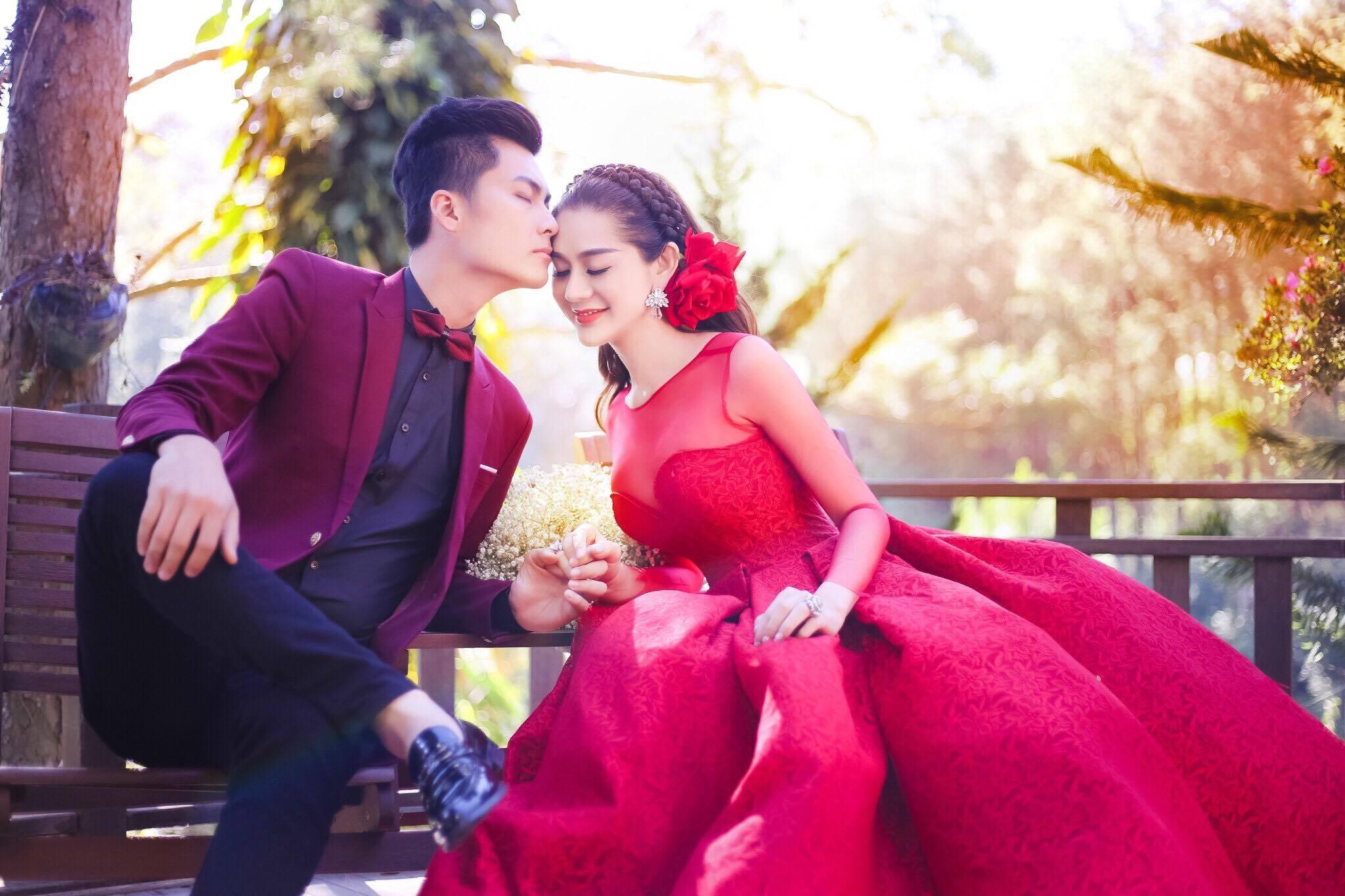 Lâm Khánh Chi tiết lộ váy cưới đính 10.000 viên pha lê trong lễ kết hôn vào tháng 12-2