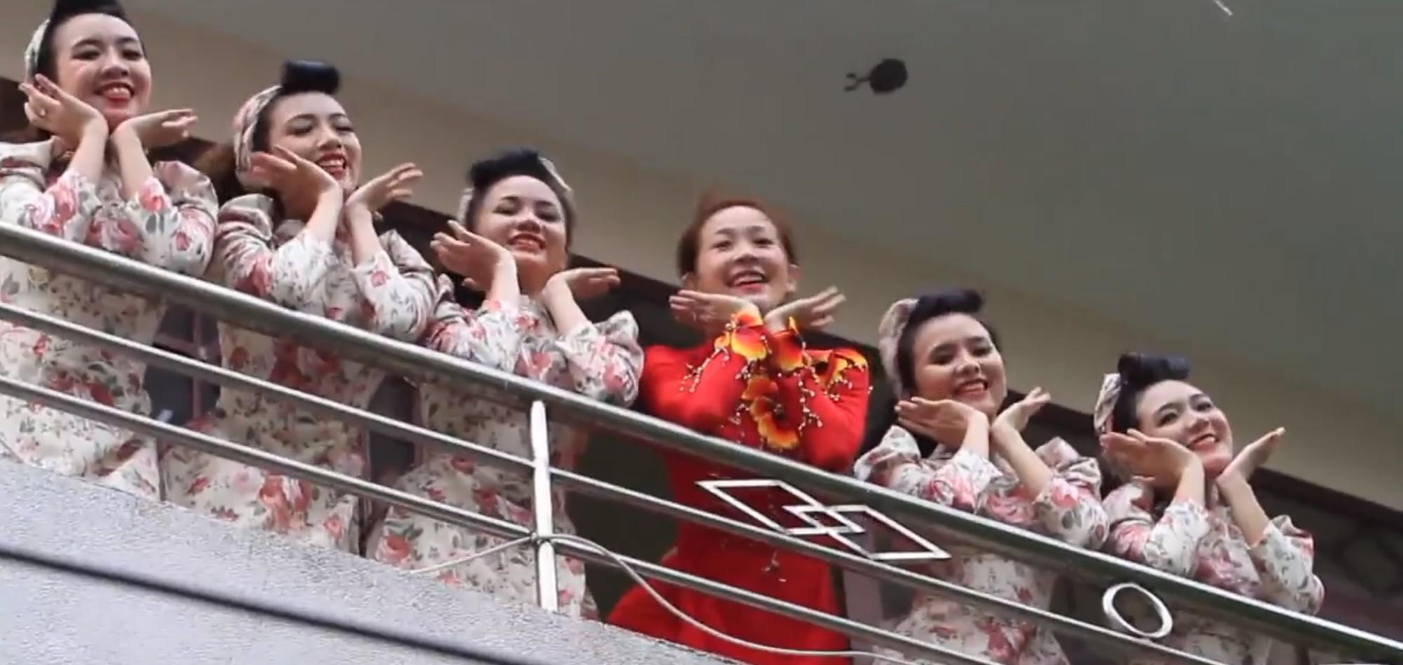 Sốt xình xịch với điệu nhảy 60 năm cuộc đời trong ngày cưới của đôi bạn trẻ Sài thành-2