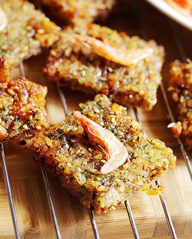 Còn dư cơm nguội, bạn hãy làm ngay món cơm nướng siêu ngon này nhé!-5