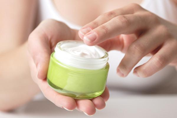 Nguy cơ ung thư da vì tắm trắng siêu tốc-1