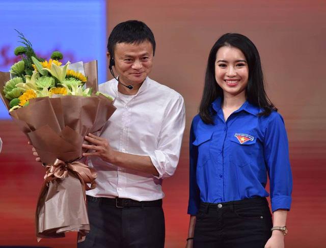 Tỷ phú Jack Ma đã nói riêng điều gì với Hoa khôi Ngoại giao Ngô Khánh Linh?-1