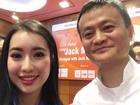 Tỷ phú Jack Ma đã nói riêng điều gì với Hoa khôi Ngoại giao Ngô Khánh Linh?