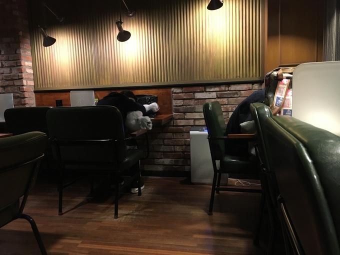 Quán cà phê xuyên đêm vào mùa thi của sinh viên Hàn Quốc-9