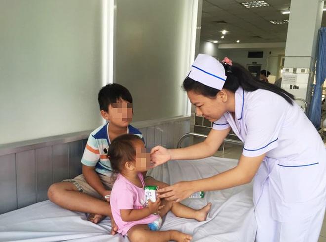 Dẫn hai con đi khám bệnh, sản phụ bất ngờ đau bụng, đẻ luôn con trai thứ ba để ở bệnh viện rồi... mất tích-1