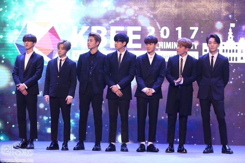 Fan gào thét điên cuồng vì chỉ được gặp Song Ji Hyo, iKON trong chớp nhoáng-3