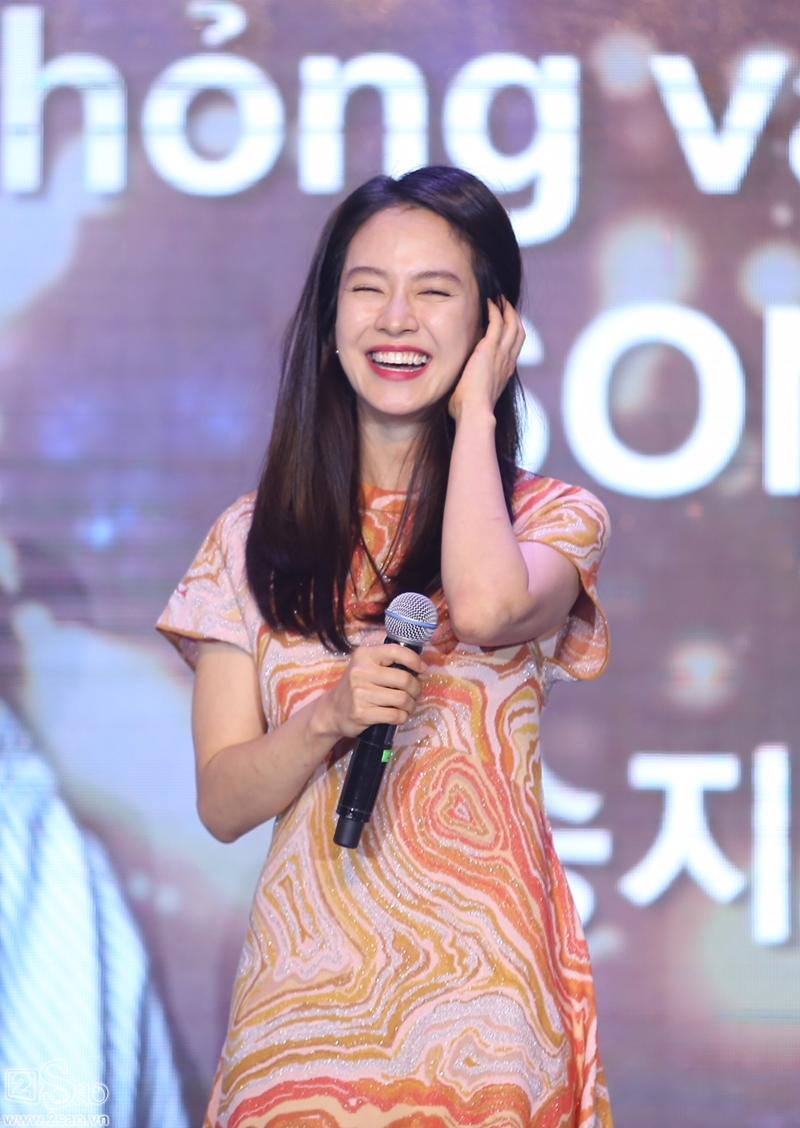 Fan gào thét điên cuồng vì chỉ được gặp Song Ji Hyo, iKON trong chớp nhoáng-9