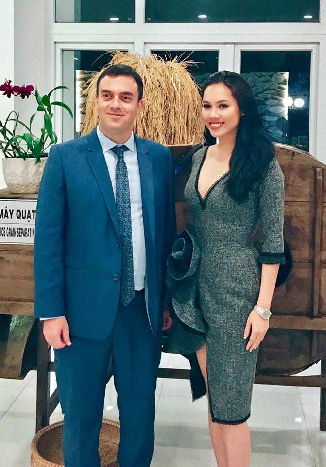 Hoàng My, MC Phan Anh có xứng đáng làm giám khảo Hoa hậu Hoàn vũ?-2