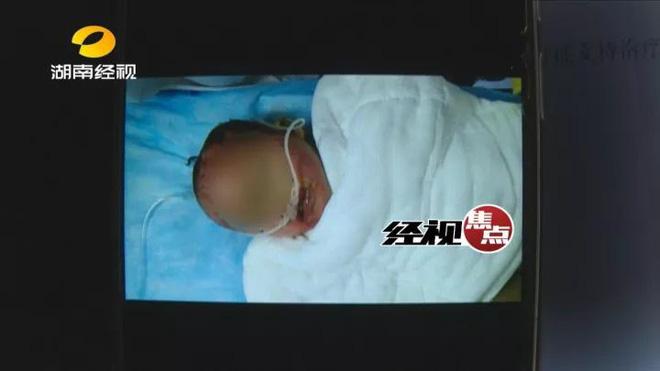 2 con nhỏ chết thảm vì thói quen sạc điện thoại đầu giường của bố mẹ-1