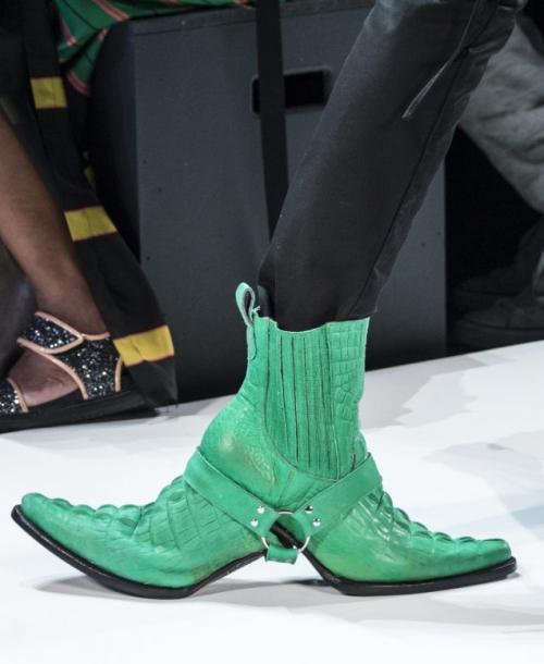 Nếu chê những đôi giày này bẩn và quá xấu thì bạn thật có lỗi với thời trang!-7