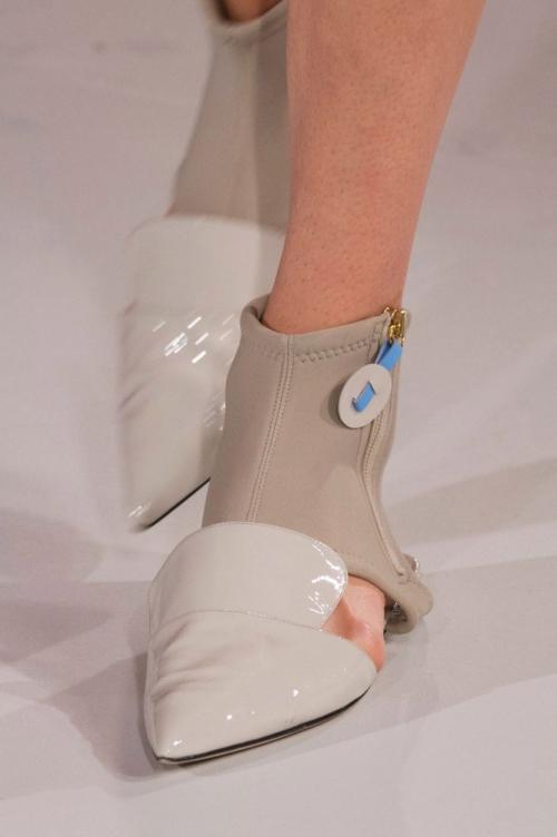 Nếu chê những đôi giày này bẩn và quá xấu thì bạn thật có lỗi với thời trang!-8