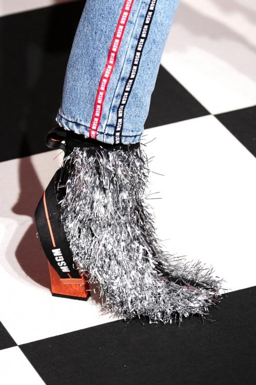 Nếu chê những đôi giày này bẩn và quá xấu thì bạn thật có lỗi với thời trang!-11