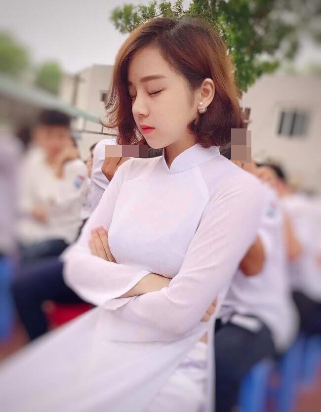 Không chỉ xinh đẹp, hot girl ngủ gật còn sở hữu giọng hát ngây ngất người nghe-1