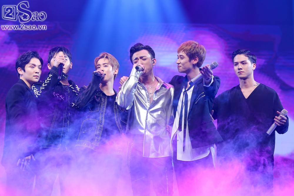 T-Ara sexy hết cỡ, Soobin song ca Phía sau một cô gái với Teen Top-9