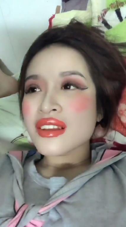 Clip siêu đáng yêu: Cô gái xinh đẹp hóa Thị Nở nhờ tài make-up thần sầu của bạn trai-2