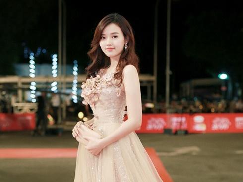 Midu và sự xuất hiện âm thầm của những chiếc túi xách hàng hiệu đắt đỏ-13