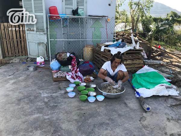 20 chú chó được cứu trong bão vẫn đang xoay xở kiếm thức ăn-8