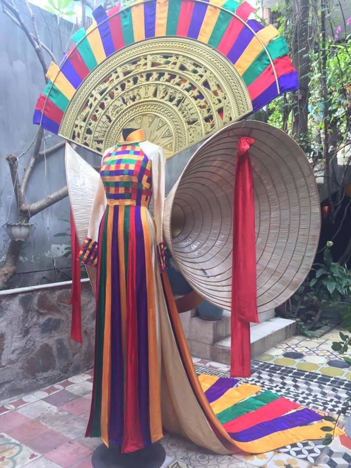 Để thắng giải Quốc phục, Nguyễn Thị Loan phải hạ loạt thiết kế độc đáo tại Miss Universe-1