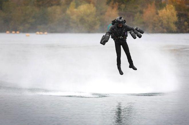 Clip: Iron Man bay ngoài đời thực, xác lập kỷ lục thế giới-1