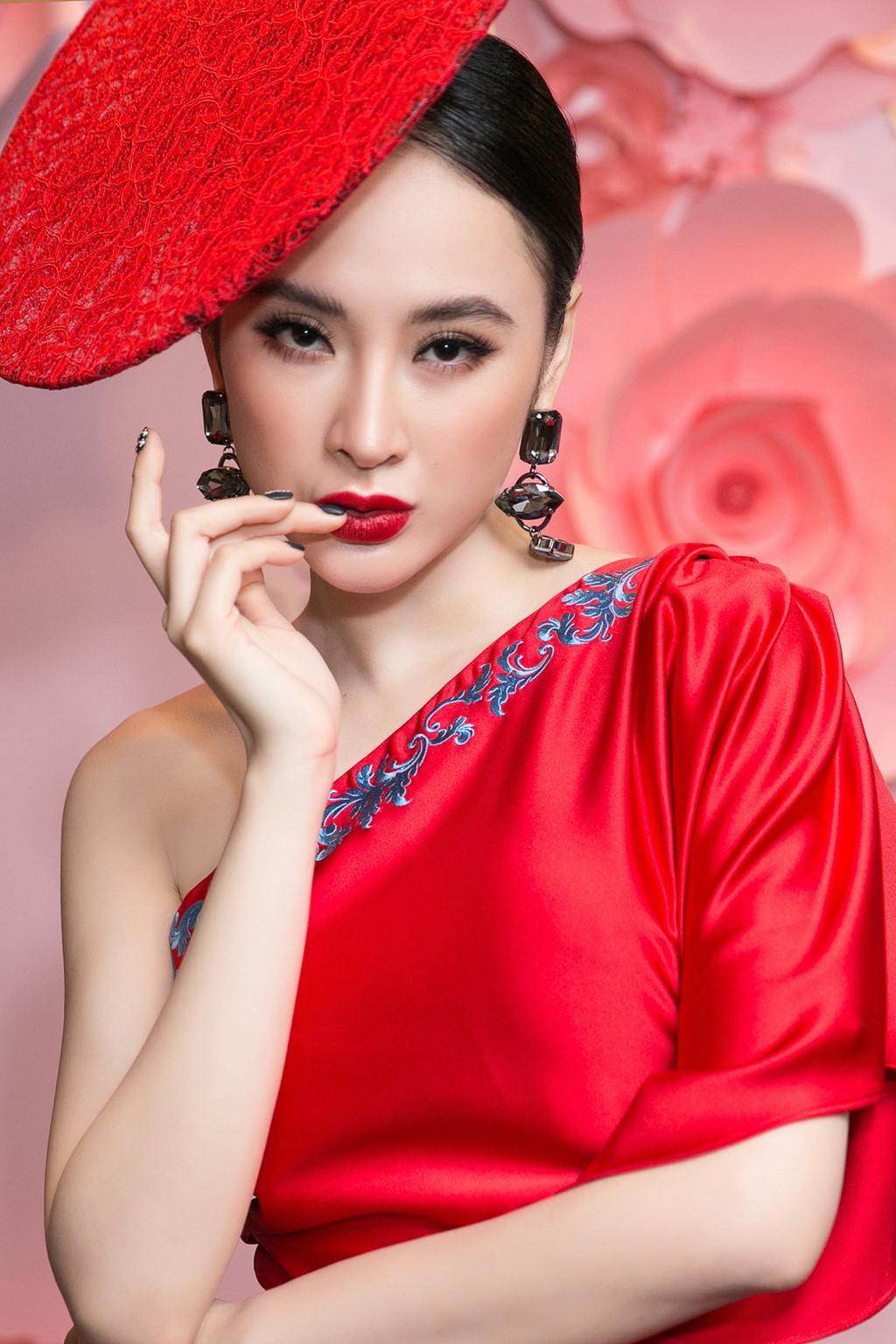 Angela Phương Trinh hóa quý cô cổ điển kiêu kì, đứng top 1 thảm đỏ showbiz tuần này-1