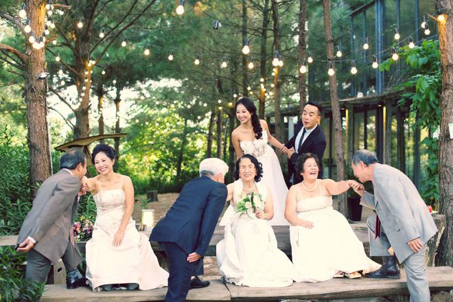 Cả Hà Nội mới có một gia đình yêu tận tim: Ông bà, thông gia cưới cùng cô dâu, chú rể vui như thế này!-1