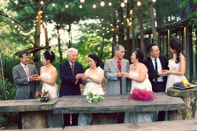 Cả Hà Nội mới có một gia đình yêu tận tim: Ông bà, thông gia cưới cùng cô dâu, chú rể vui như thế này!-2