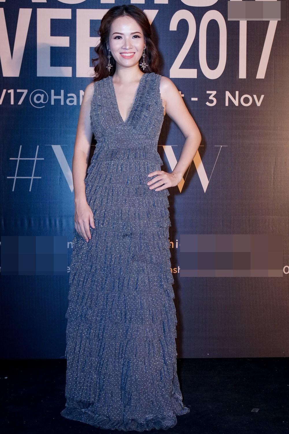 Angela Phương Trinh hóa quý cô cổ điển kiêu kì, đứng top 1 thảm đỏ showbiz tuần này-11