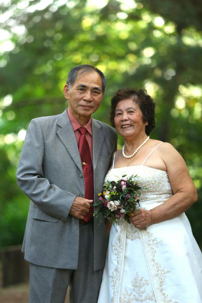 Cả Hà Nội mới có một gia đình yêu tận tim: Ông bà, thông gia cưới cùng cô dâu, chú rể vui như thế này!-6