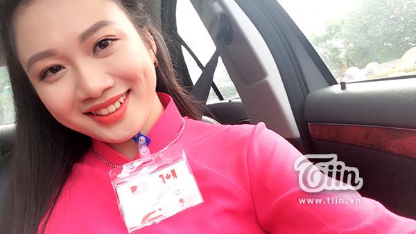 Nữ sinh áo dài hồng vinh dự tặng hoa Thủ tướng Canada là ai?-2