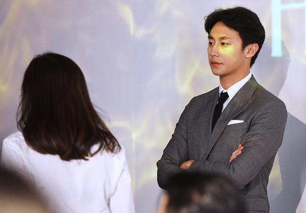 Dàn soái ca từng một thời là người trong mộng của Văn Mai Hương-8