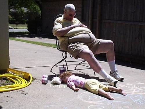 Clip hài: 'Cười té ghế' là như thế này đây!