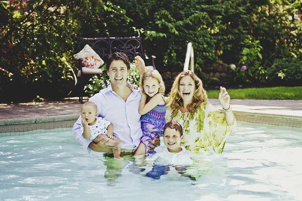 Lời tỏ tình lịm tim và 12 năm hôn nhân trên cả mật ngọt của Thủ tướng Canada đẹp trai như tài tử-13